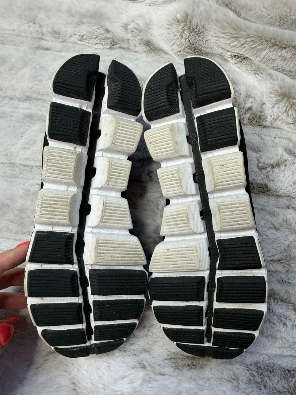 On Running women’s Athletic Shoes size 7
